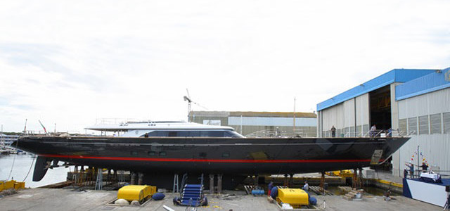 Perini Navi Seahawk on syncro lift