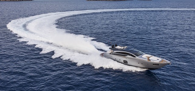 Pershing 82 running (2)