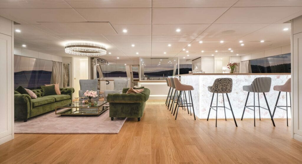 100 Sunreef Power superyacht saloon