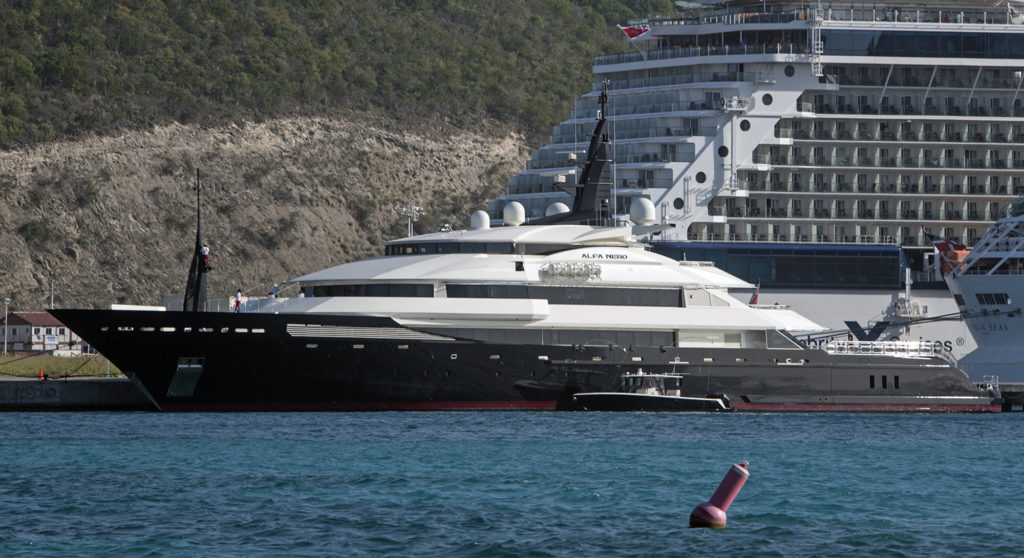 the yacht Alfa Nero; the winning bid for Alfa Nero is in question