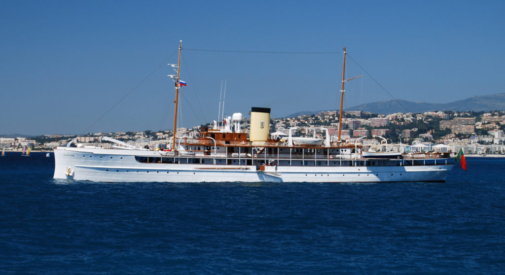 yacht SS Delphine