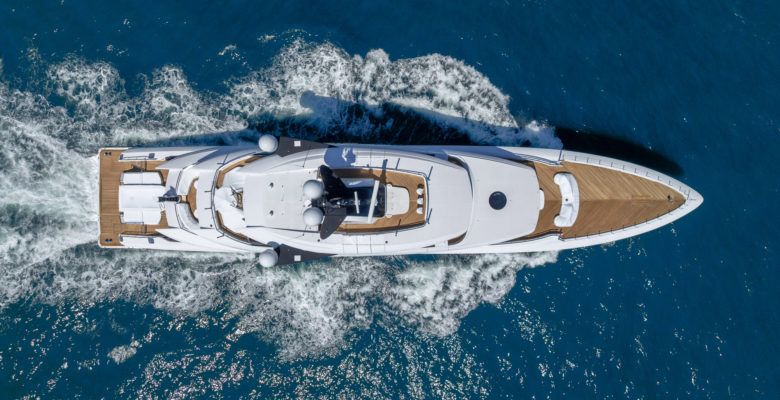 CRN yacht Amor a Vida