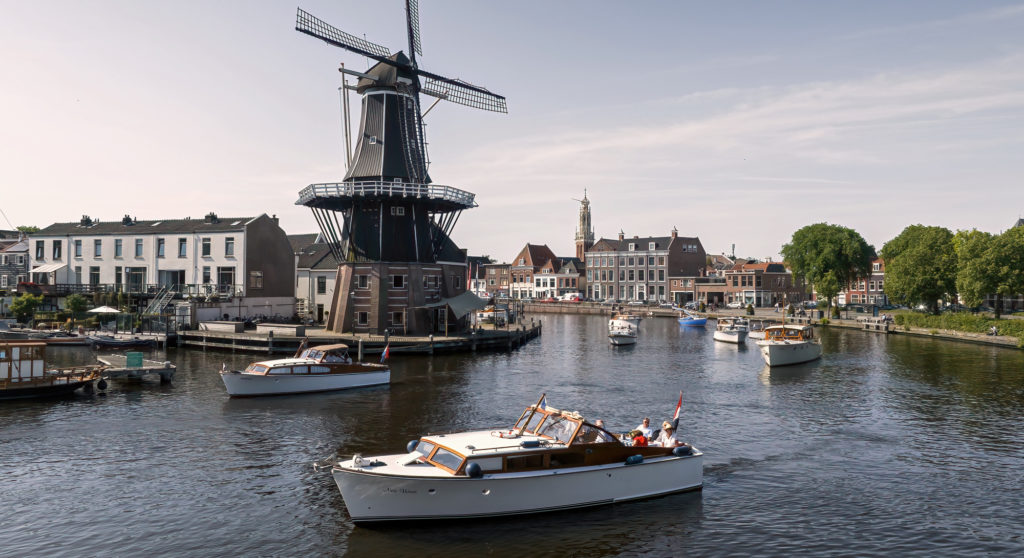 Feadship New Classic yacht first hull