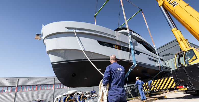 780 Adventure yacht hull 1