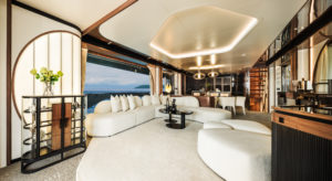 Horizon FD100 Skyline yacht saloon