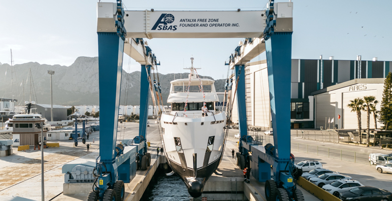 Bering 88 yacht hull 2 launch