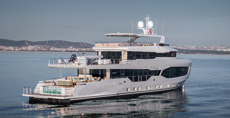 Numarine 40MXP yacht is one of the superyachts appearing at the Palm Beach show