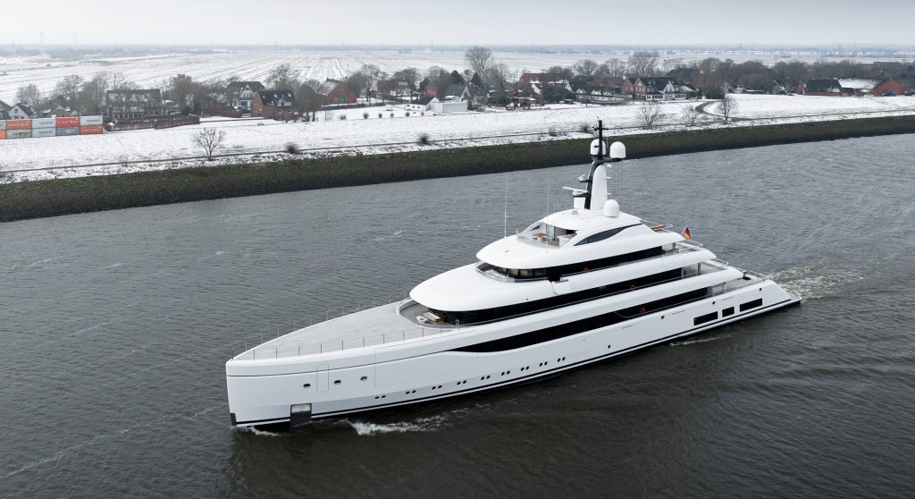 yacht Odisea sea trials