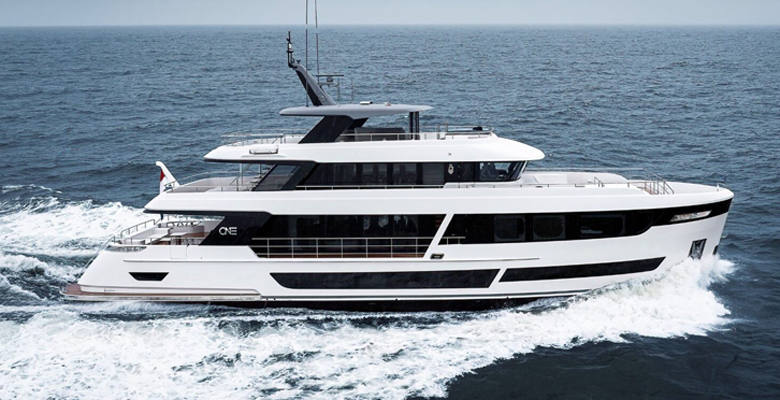 Van der Valk yacht One