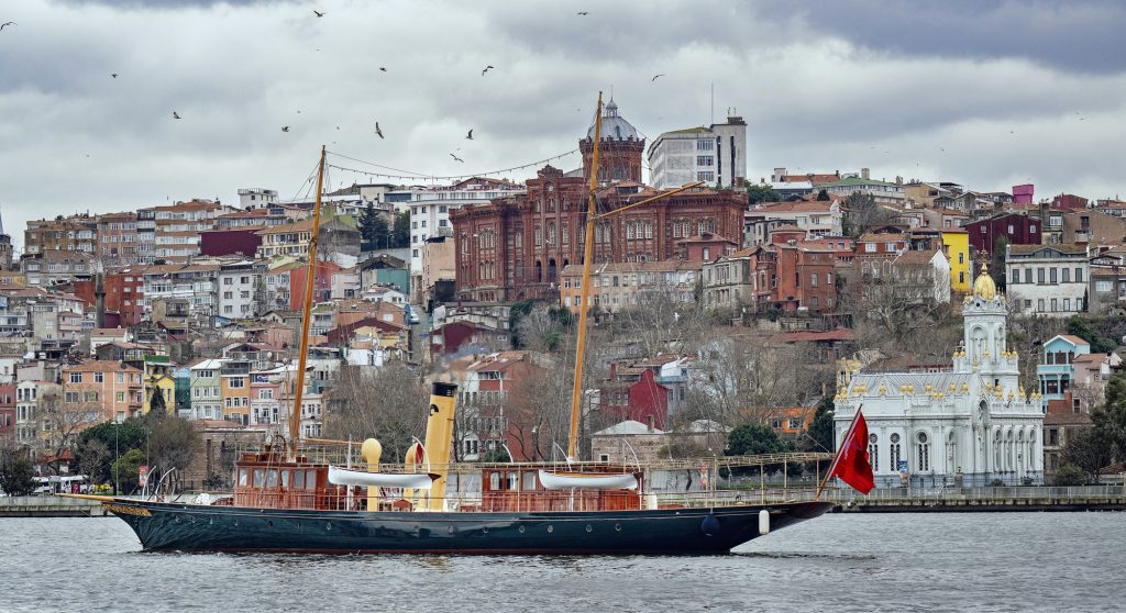 restoration of the yacht Cangarda