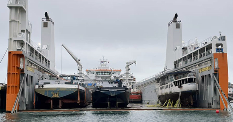 yacht Amazone on Sevenstar ship