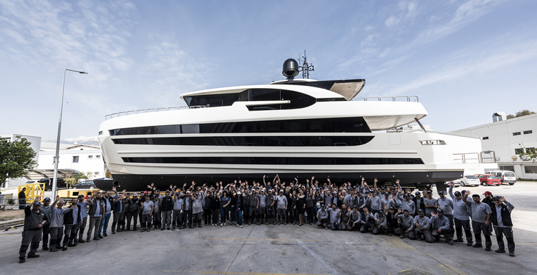 Lazzara UHV 100 yacht launch