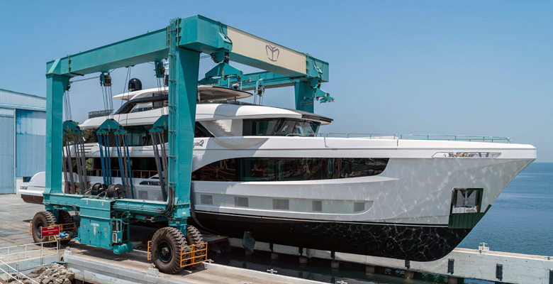 Majesty 145 yacht Suzie Q launch