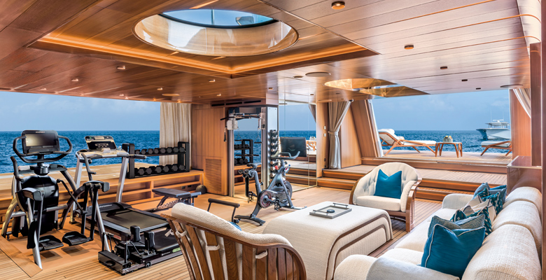 yacht Amor à Vida beach club