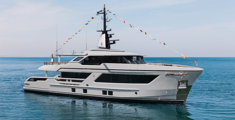 launch of yacht Mon Coeur