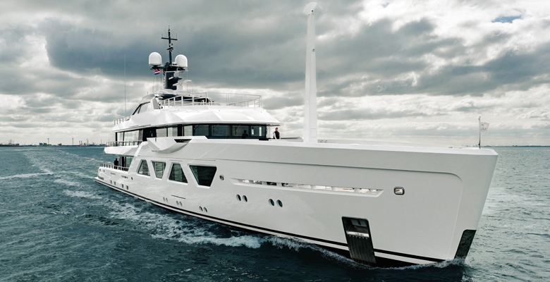 yacht QU2 delivery