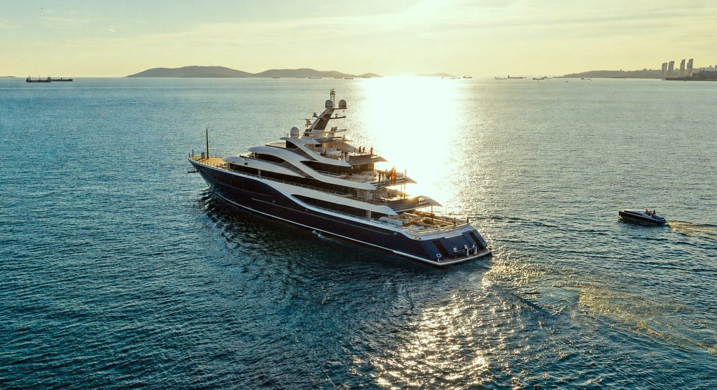 Turquoise yacht Angelique