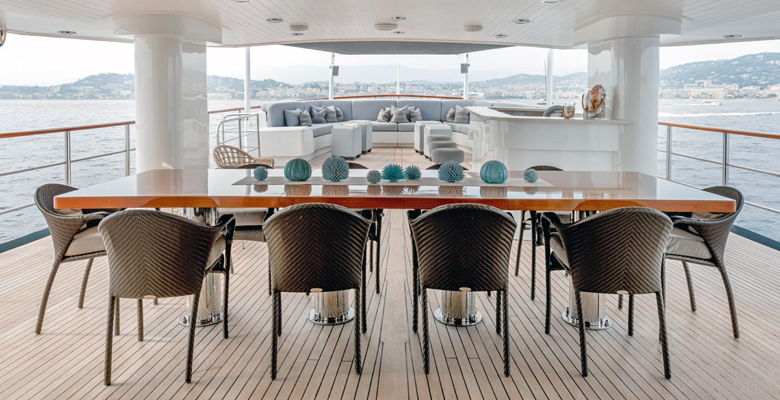 auction of yacht Voyager