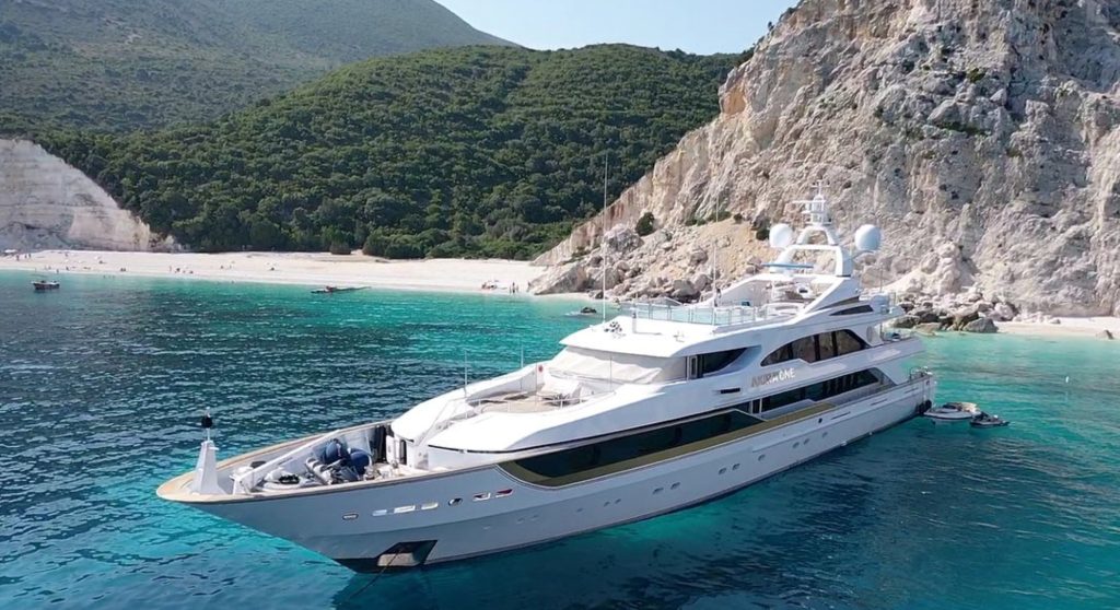 yacht Akira One