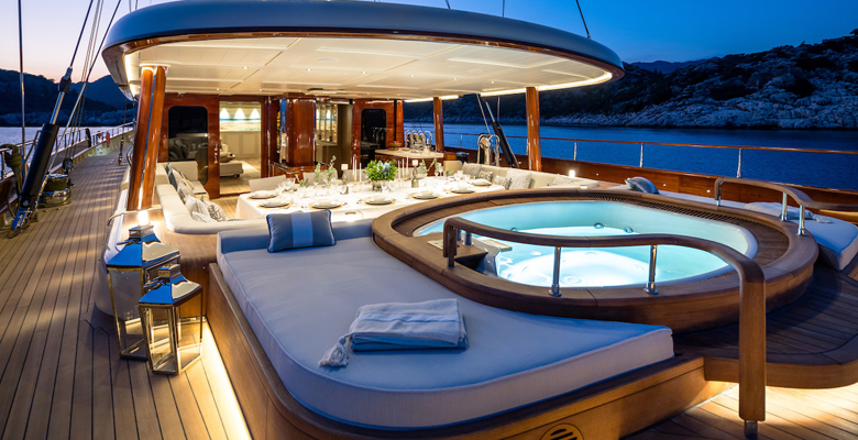 Ares Yachts Simena hot tub