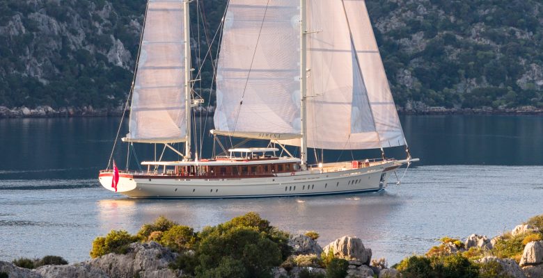ketch yacht Simena