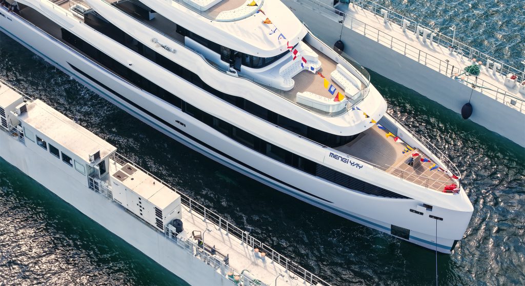 yacht Amphib II launch