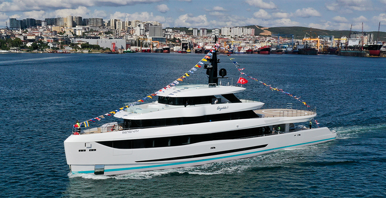 yacht Amphib II launch