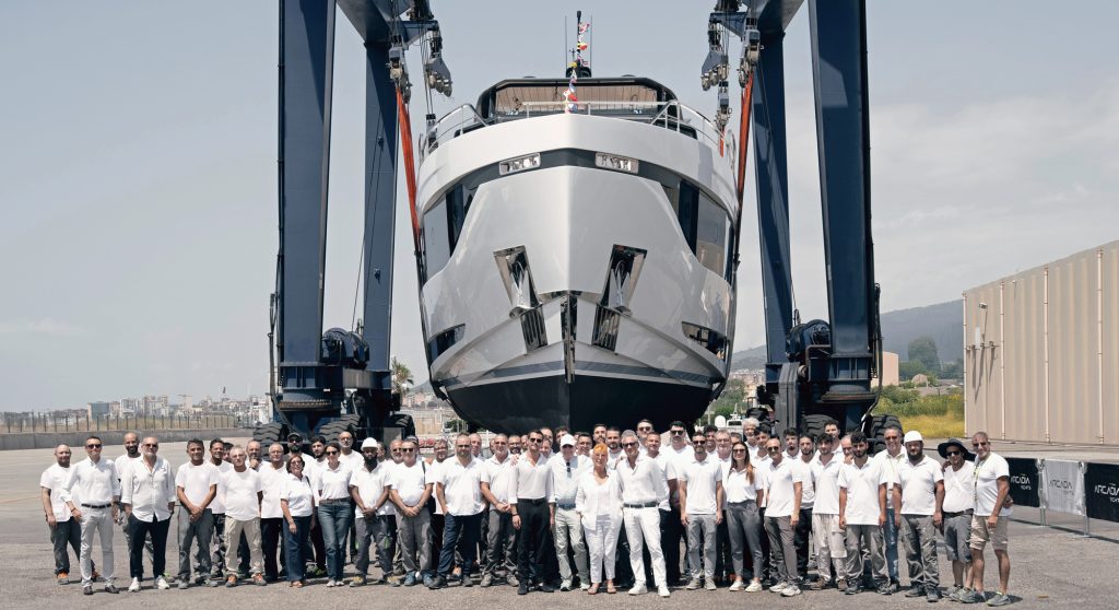 Arcadia A80 yacht hull 3