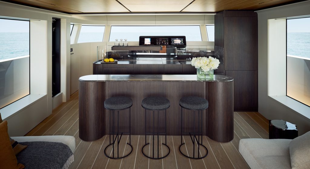 Bluegame BGX83 yacht saloon
