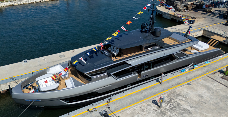 yacht Fast Naan launch