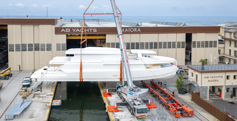 Maiora 42 Exuma yacht hull transfer