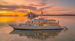 yacht Azul V