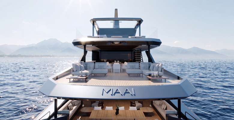 yacht Maai owners' deck aft