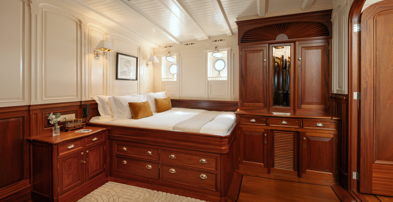 sailing yacht Atlantic mahogany interior